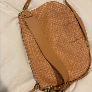 Clare V Moyen Messenger